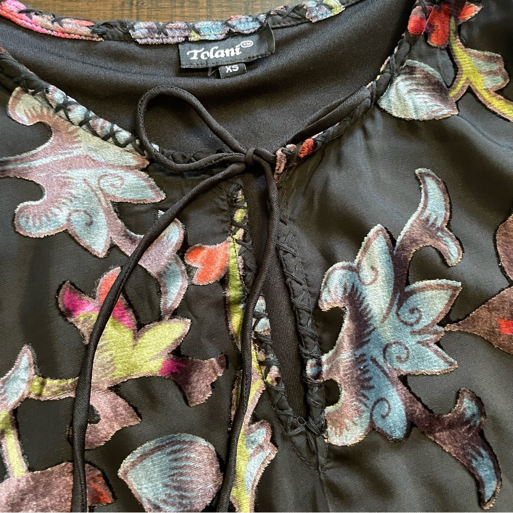 Tolani Colorful Velvet Floral Loose Fit Black Dress - Picture 5 of 13